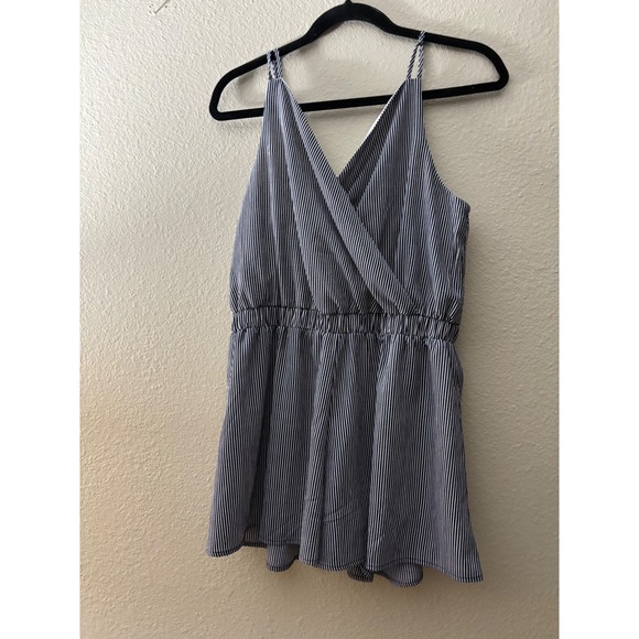 Tresics Blue White Striped Sleeveless Romper Elastic Waist Casual Size L - Picture 1 of 3